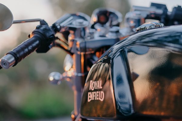 Fotógrafo de moda Portugal motas Royal Enfield Porto Scrambler caferacer